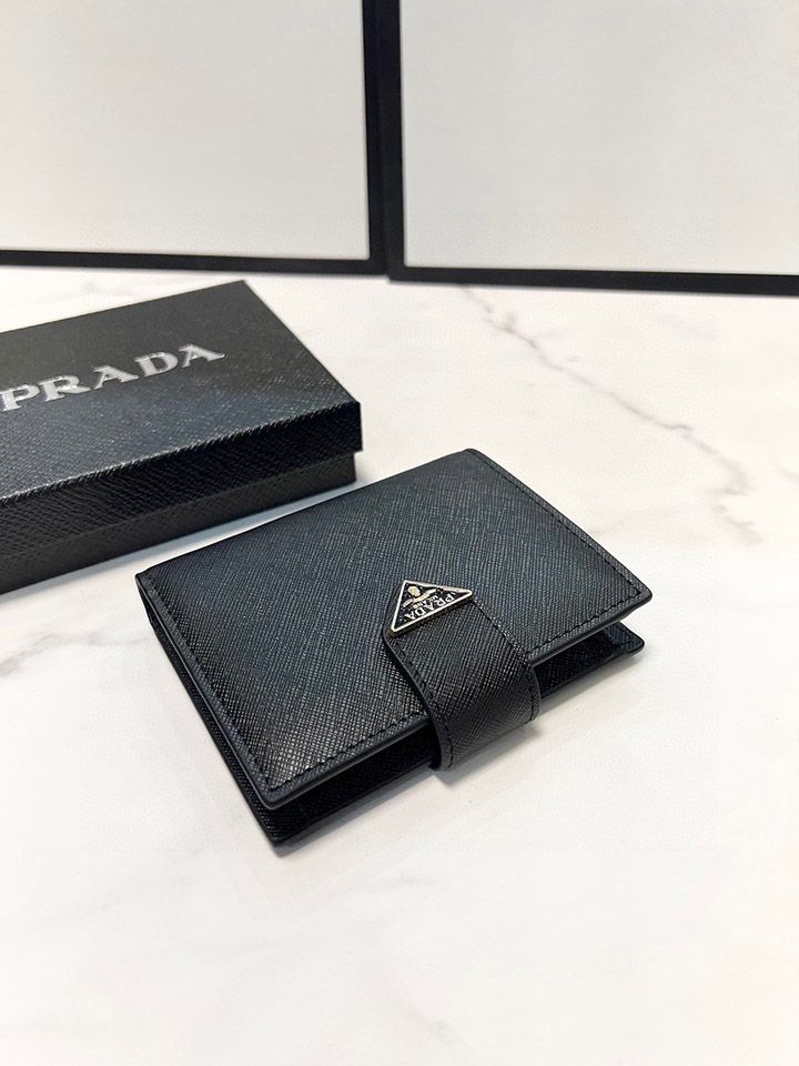 レディース PRADA レザー 二つ折り財布