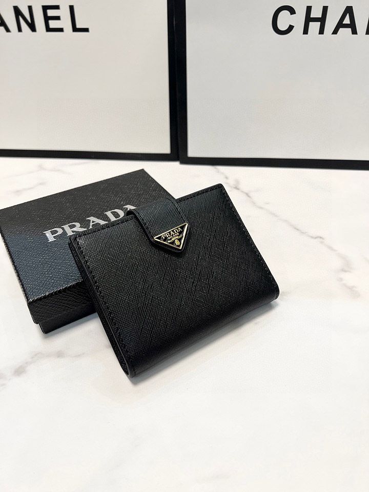 レディース PRADA レザー 二つ折り財布