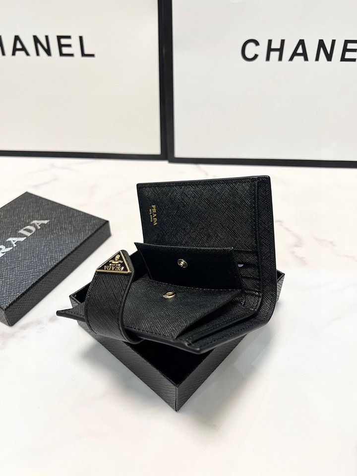 レディース PRADA レザー 二つ折り財布