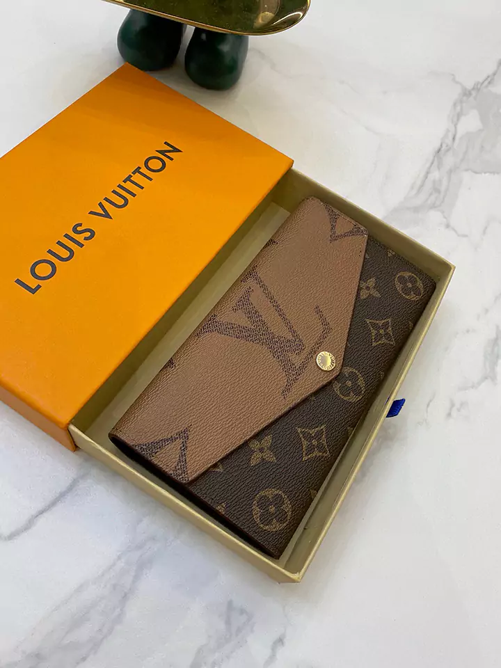 lv モノグラム リバース 二つ折り 長財布