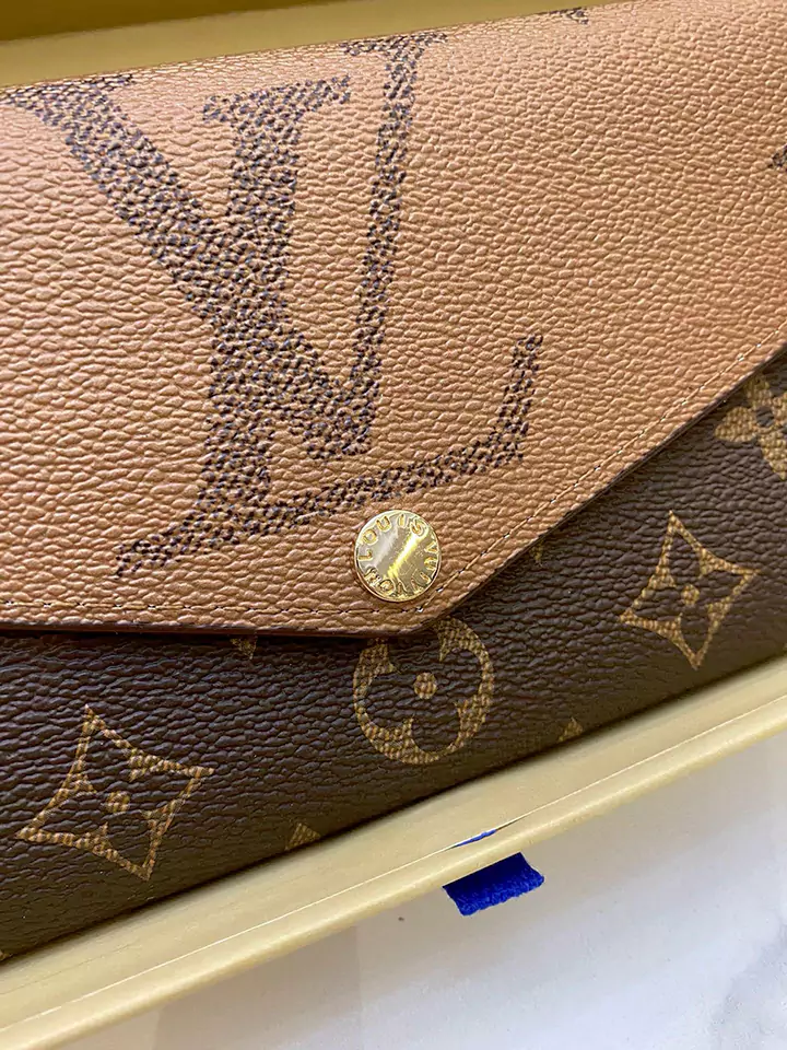 LOUIS VUITTON  二つ折り 財布