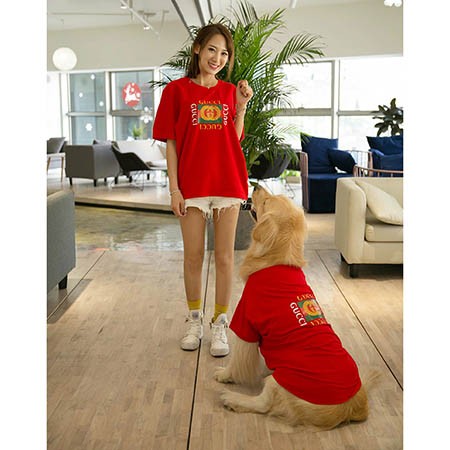 ブランド グッチ 犬とペアルック Tシャツ